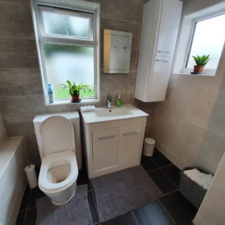 West Drayton Lovely 2-bedroom Ground Floor Flat With Garden Apartment Yiewsley