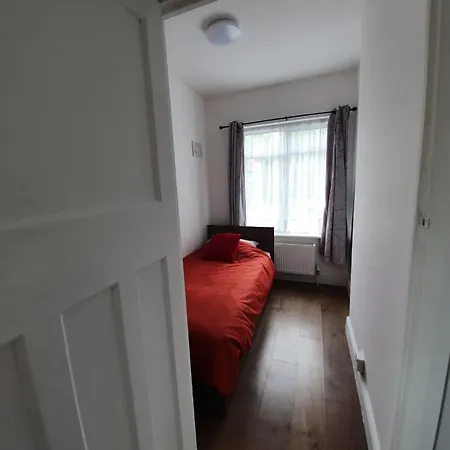 West Drayton Lovely 2-bedroom Ground Floor Flat With Garden 公寓