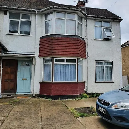 West Drayton Lovely 2-bedroom Ground Floor Flat With Garden Apartment