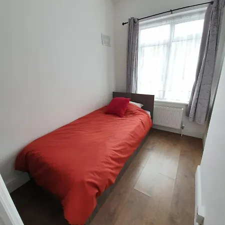 West Drayton Lovely 2-bedroom Ground Floor Flat With Garden Apartment Yiewsley
