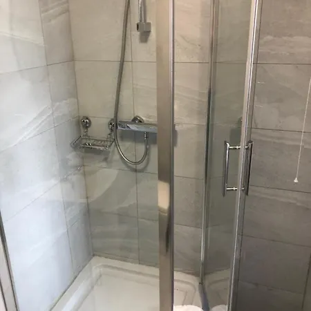 Parkwood Hotel 3*