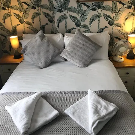 Parkwood Hotel 3*