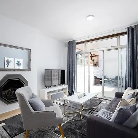 Spacious 4 Bedroom House Next To Kensington Palace *