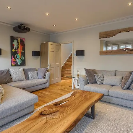 Modern Bedroom In !! Δωμάτια σε οικογενειακή κατοικία *