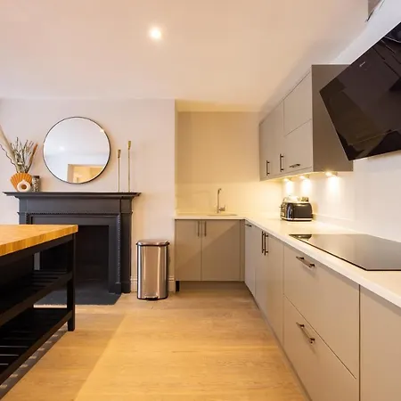 The Paddington Flat - Modern 2bdr With Patio