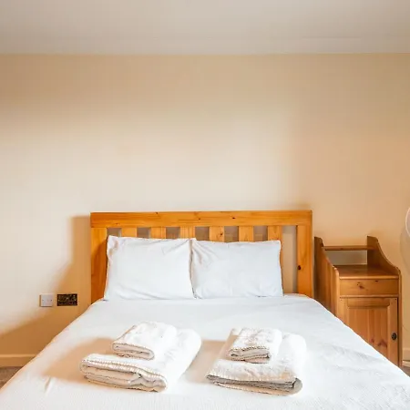 Pass The Keys Cozy With Private Balcony In Whitechapel Londres