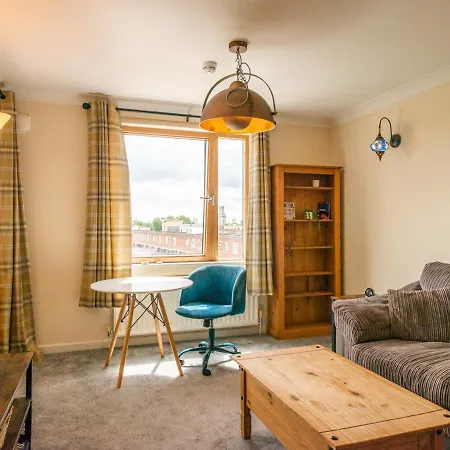 Pass The Keys Cozy With Private Balcony In Whitechapel Londres
