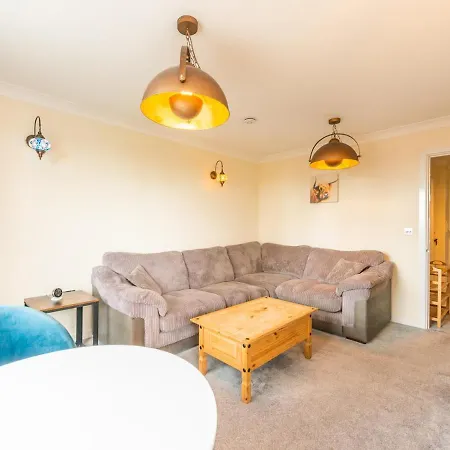 Pass The Keys Cozy With Private Balcony In Whitechapel Appartement