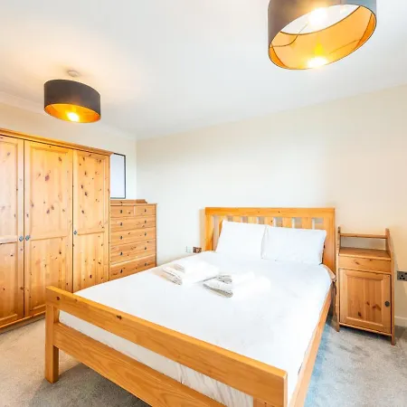 Pass The Keys Cozy With Private Balcony In Whitechapel Appartement
