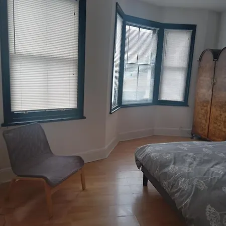 Apartment Budget Shared Bathroom