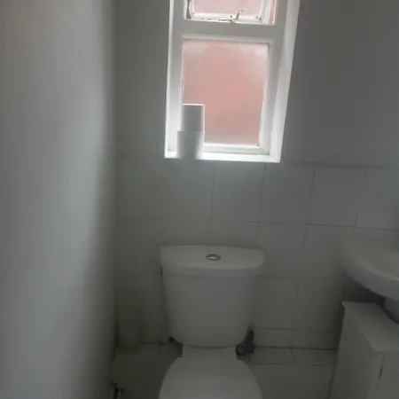 Budget Shared Bathroom London