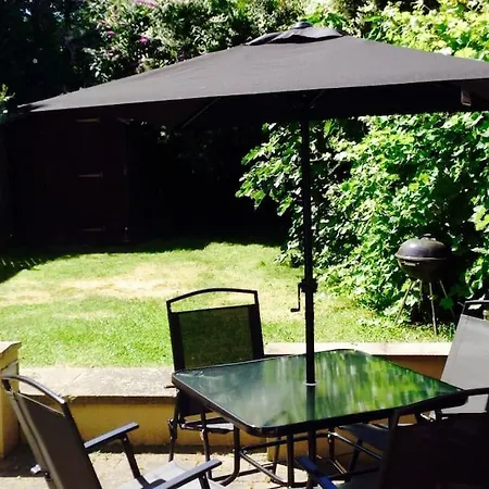 Garden Flat, Wimbledon & Parking, Close To Tennis Apartment *