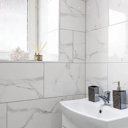 Spacious 4 Bedroom House Next To Kensington Palace Appartement Londen