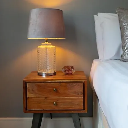Spacious 4 Bedroom House Next To Kensington Palace Appartement