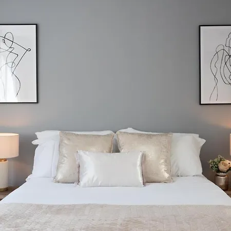 Spacious 4 Bedroom House Next To Kensington Palace Appartement