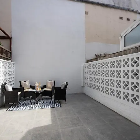 Spacious 4 Bedroom House Next To Kensington Palace Appartement Londen