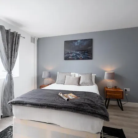 Spacious 4 Bedroom House Next To Kensington Palace * Londen