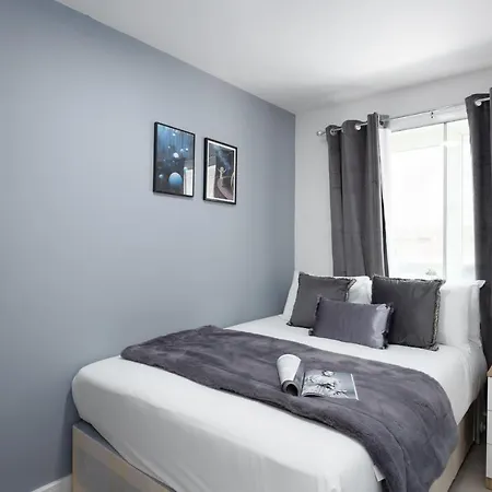 Spacious 4 Bedroom House Next To Kensington Palace Appartement