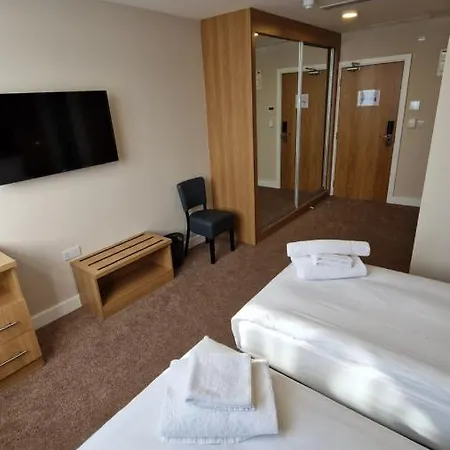 Western Northfields Ealing 3*