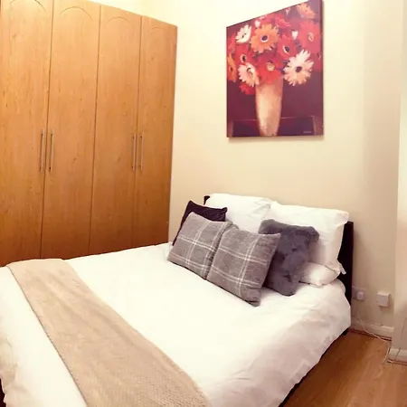 Apartment Chelsea Terrace: Traditional Flat With Balcony London
