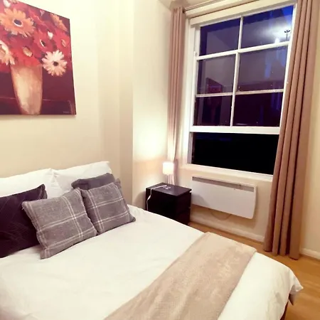 Apartment Chelsea Terrace: Traditional Flat With Balcony London