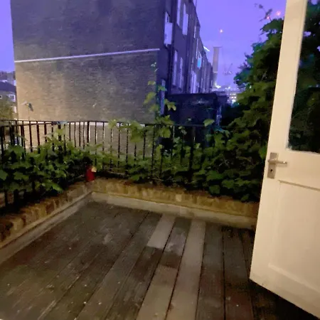 Chelsea Terrace: Traditional Flat With Balcony Apartment