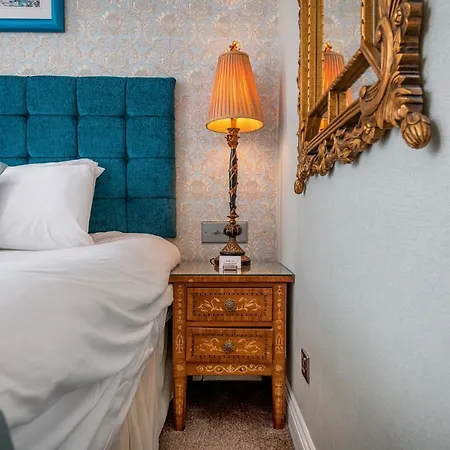Ashburn Hotel 4*