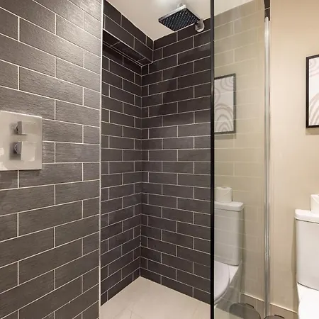 The Paddington Flat - Modern 2bdr With Patio Apartment *