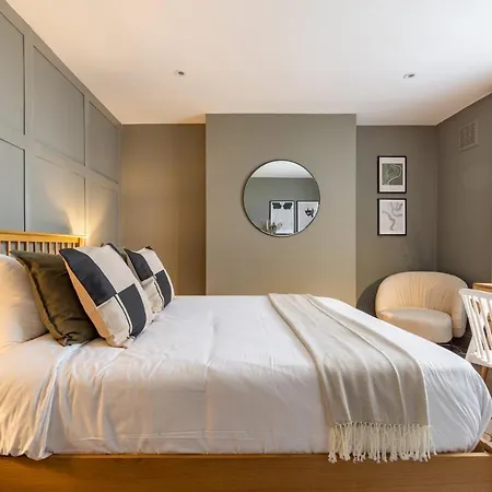 The Paddington Flat - Modern 2bdr With Patio Apartment *