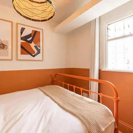 The Paddington Flat - Modern 2bdr With Patio Apartment *