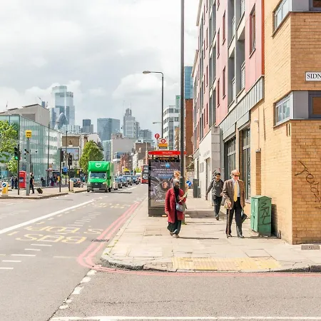 Pass The Keys Cozy With Private Balcony In Whitechapel Appartement *