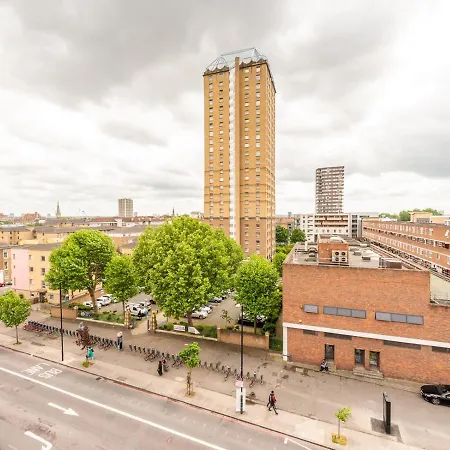 Pass The Keys Cozy With Private Balcony In Whitechapel Appartement *