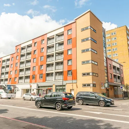 Pass The Keys Cozy With Private Balcony In Whitechapel * Londres