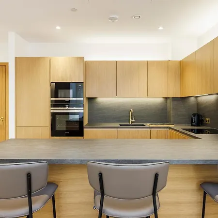 Luxurious Apartments In London, Sk شقة