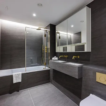 Luxurious Apartments In London, Sk * لندن