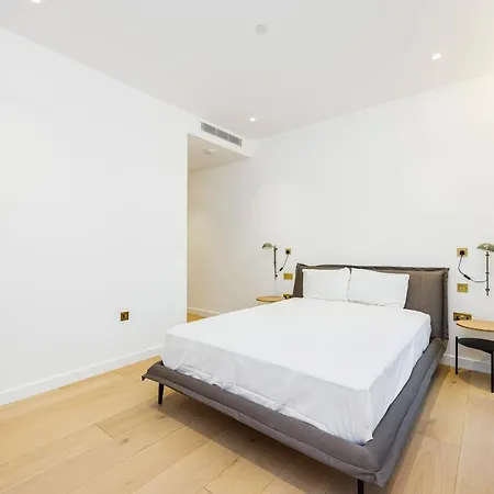 Apartment Luxurious Apartments In London, Sk London