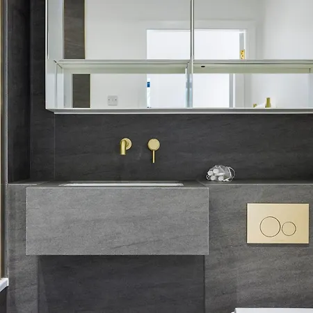 Luxurious Apartments In London, Sk * London