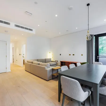 Apartment Luxurious Apartments In London, Sk *