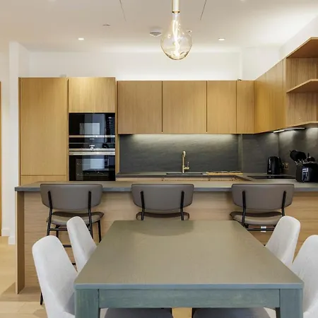 Luxurious Apartments In London, Sk *