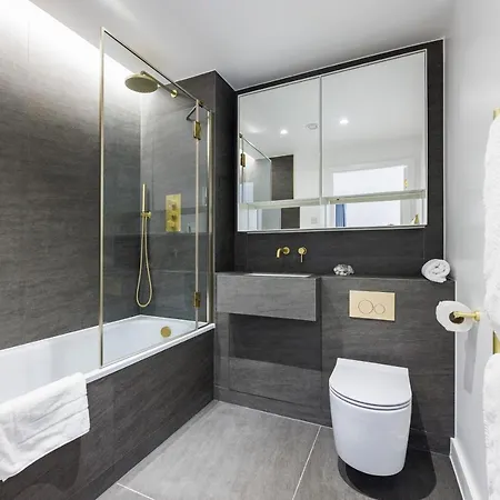Apartment Luxurious Apartments In London, Sk *