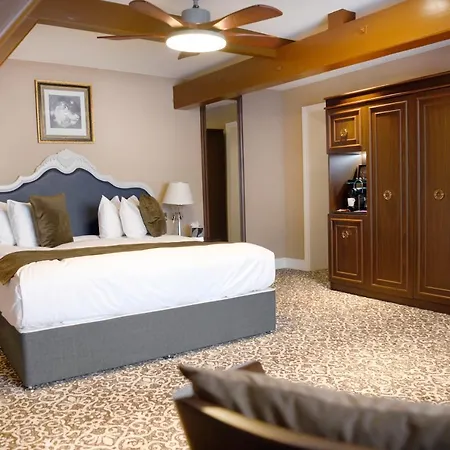 Warren House Hotel 4*