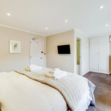 Knightsbridge Roof Garden Hotel 3*