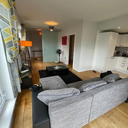 The Reflection , With River Thames View Apartment