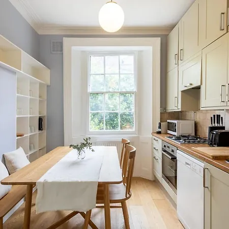 Two Bed Notting Hill Gem Apartment