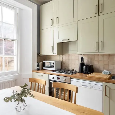 Two Bed Notting Hill Gem Apartment London