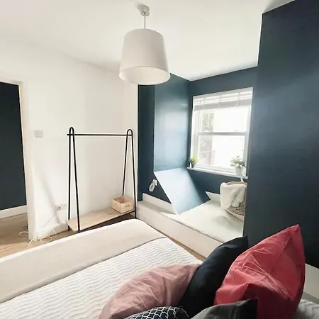 Apartment *new* Beautiful 2 Bedroom House In Location