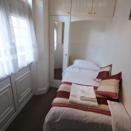 Otel The Justin 4*