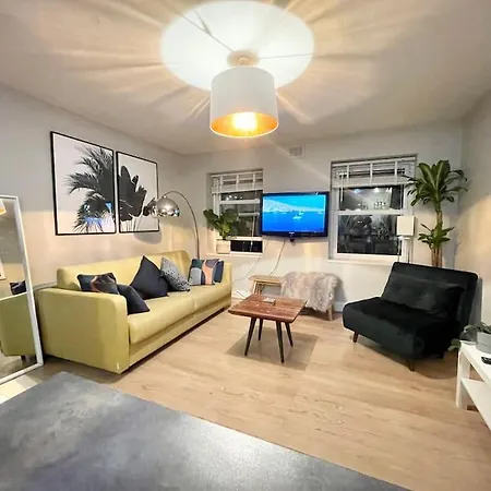 *new* Beautiful 2 Bedroom House In Location Apartment London