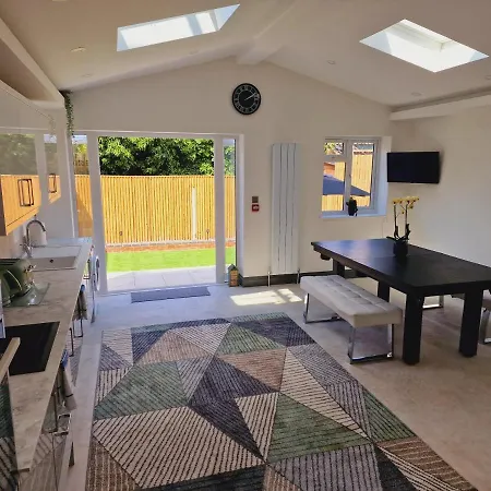 The Cedars Luxury Fantastic Location 15 Minutes From Gatwick 13 Minutes To London Bridge * South Norwood