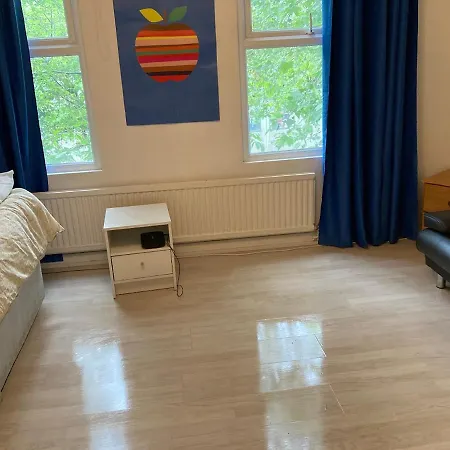 Renovated 4 Bed Flat In Islington *